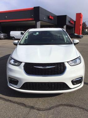 Bright White Clearcoat 2023 Chrysler Pacifica Touring L