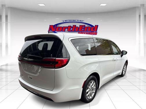 Bright White Clearcoat 2023 Chrysler Pacifica Touring L