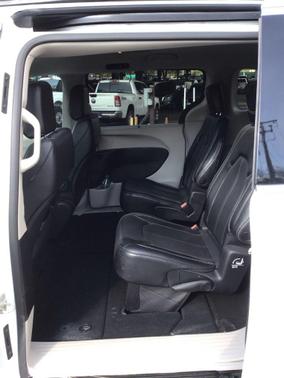 Bright White Clearcoat 2023 Chrysler Pacifica Touring L