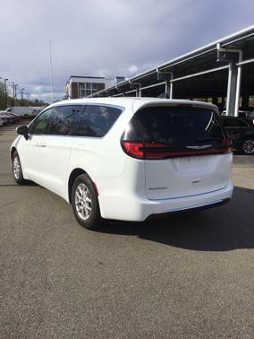 Bright White Clearcoat 2023 Chrysler Pacifica Touring L