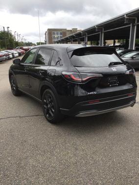 Crystal Black Pearl 2025 Honda HR-V AWD Sport