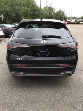 Crystal Black Pearl 2025 Honda HR-V AWD Sport