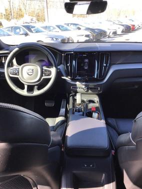 2022 Volvo XC60 Recharge Plug-In Hybrid T8 R-Design