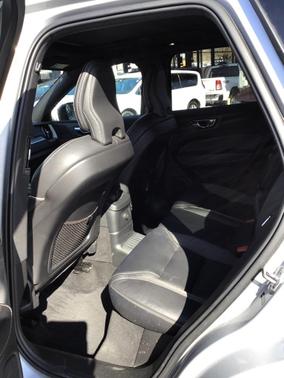 2022 Volvo XC60 Recharge Plug-In Hybrid T8 R-Design