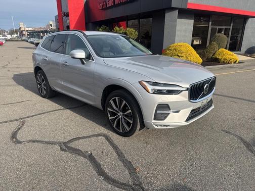 2022 Volvo XC60 B5 Momentum