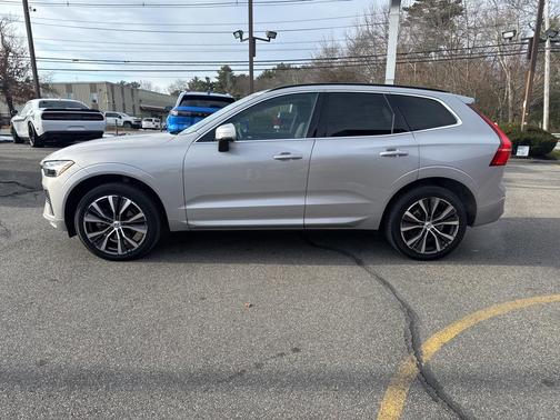 2022 Volvo XC60 B5 Momentum