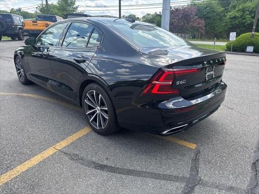 2021 Volvo S60 T5 Momentum