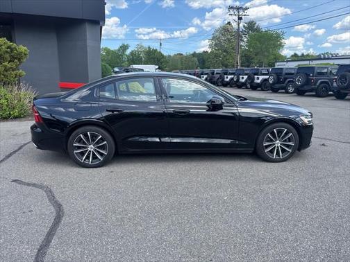 2021 Volvo S60 T5 Momentum