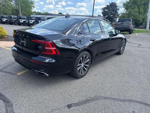 2021 Volvo S60 T5 Momentum