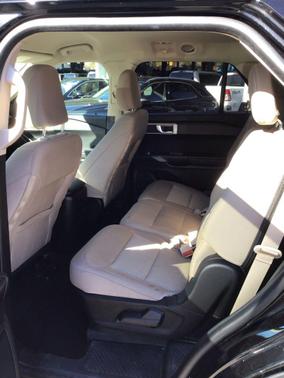 Black Metallic 2022 Ford Explorer Base