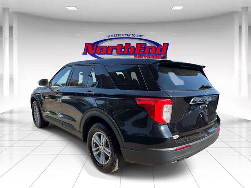 Black Metallic 2022 Ford Explorer Base