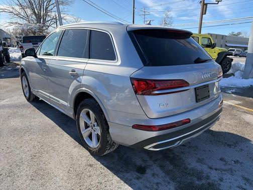 2022 Audi Q7 55 Premium