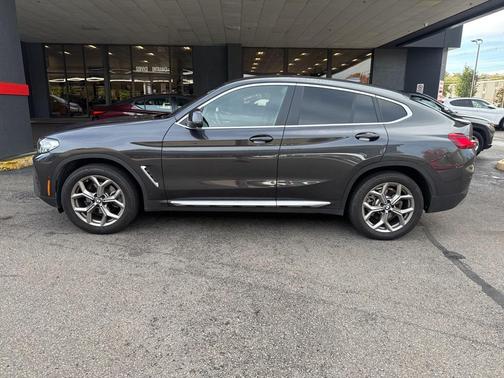 2025 BMW X4 xDrive30i