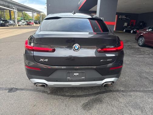 2025 BMW X4 xDrive30i