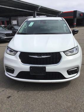 Bright White Clearcoat 2024 Chrysler Pacifica Touring L