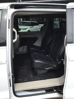 Bright White Clearcoat 2024 Chrysler Pacifica Touring L