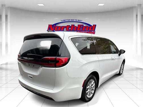 Bright White Clearcoat 2024 Chrysler Pacifica Touring L