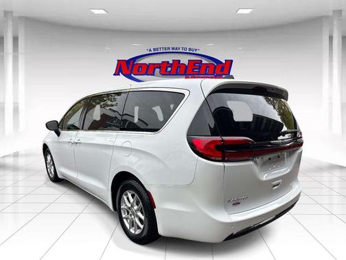 Bright White Clearcoat 2024 Chrysler Pacifica Touring L