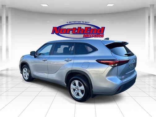 Celestial Silver Metallic 2024 Toyota Highlander LE