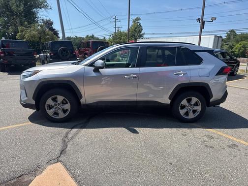 2022 Toyota RAV4 Hybrid XLE