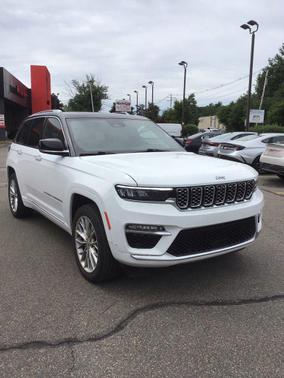 Bright White Clearcoat 2023 Jeep Grand Cherokee Summit
