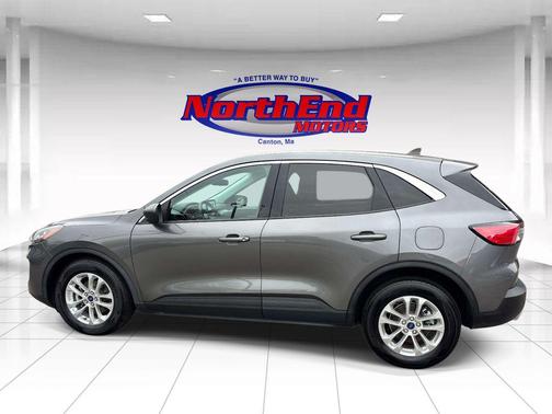Gray Metallic 2022 Ford Escape SE