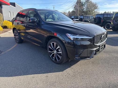 2024 Volvo XC60 B5 Plus Dark Theme