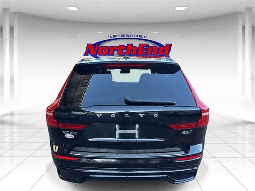 2024 Volvo XC60 B5 Plus Dark Theme