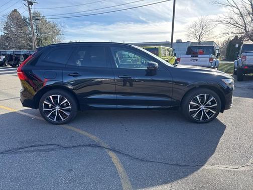 2024 Volvo XC60 B5 Plus Dark Theme