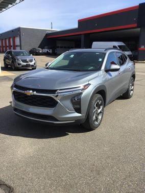 Sterling Gray Metallic 2024 Chevrolet Trax LT
