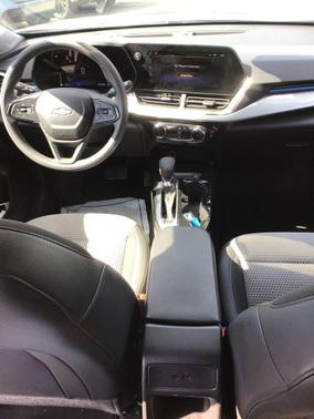 Sterling Gray Metallic 2024 Chevrolet Trax LT