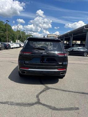 Diamond Black Crystal Pearlcoat 2023 Jeep Grand Cherokee Summit