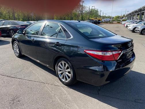 Photo 3 of 15 of 2016 Toyota Camry Hybrid XLE