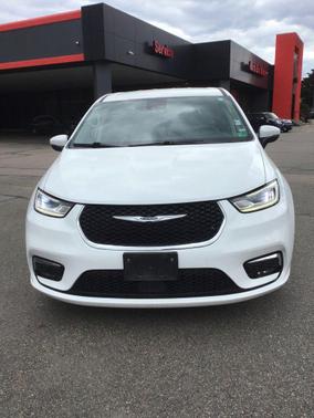 Bright White Clearcoat 2023 Chrysler Pacifica Touring L