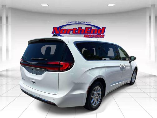 Bright White Clearcoat 2023 Chrysler Pacifica Touring L