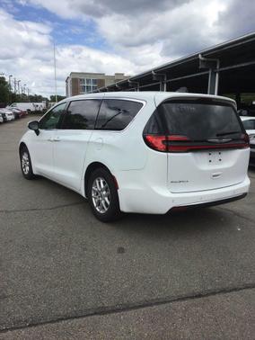 Bright White Clearcoat 2023 Chrysler Pacifica Touring L