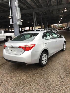 Classic Silver Metallic 2018 Toyota Corolla LE