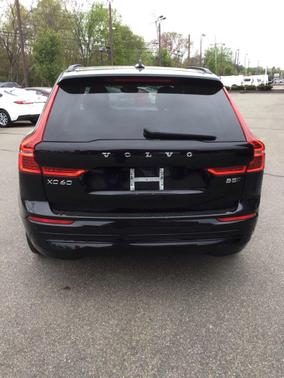Black 2023 Volvo XC60 B5 Core