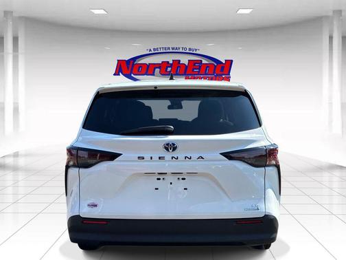 Ice 2023 Toyota Sienna LE
