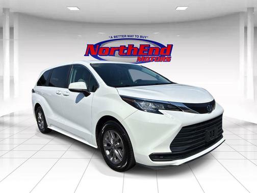 Ice 2023 Toyota Sienna LE