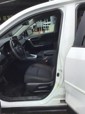 Ice Cap 2023 Toyota RAV4 LE