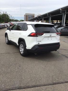 Ice Cap 2023 Toyota RAV4 LE
