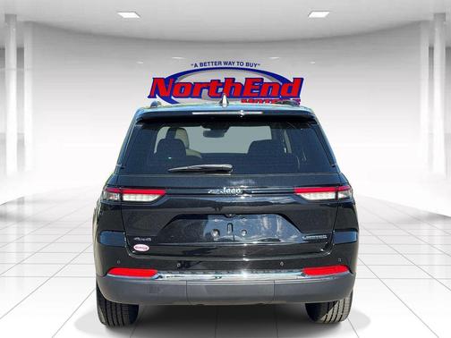 Diamond Black Crystal Pearlcoat 2022 Jeep Grand Cherokee Limited