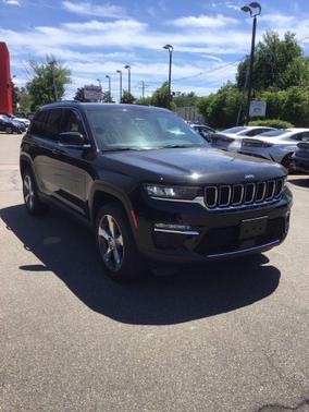 Diamond Black Crystal Pearlcoat 2022 Jeep Grand Cherokee Limited