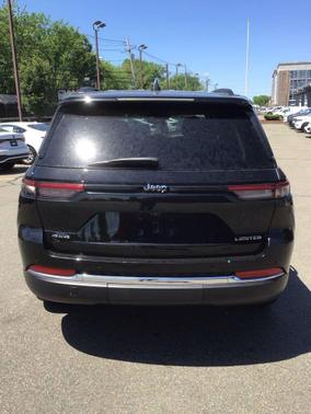 Diamond Black Crystal Pearlcoat 2022 Jeep Grand Cherokee Limited
