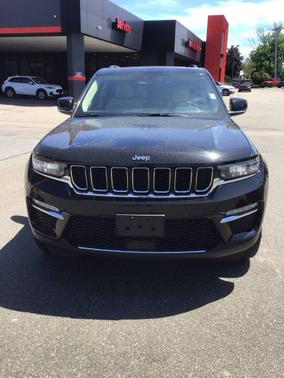 Diamond Black Crystal Pearlcoat 2022 Jeep Grand Cherokee Limited