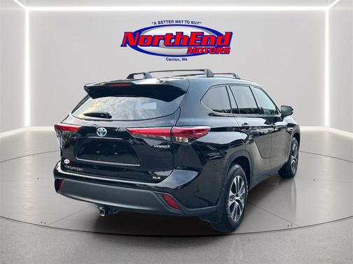 2022 Toyota Highlander Hybrid XLE