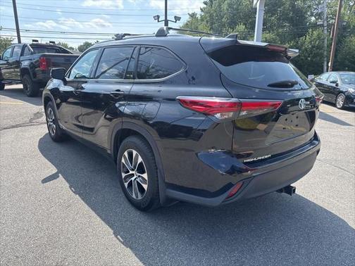2022 Toyota Highlander Hybrid XLE