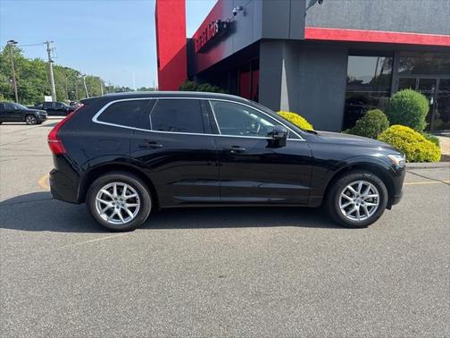 2021 Volvo XC60 T5 Momentum