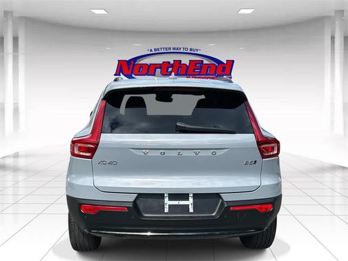 2025 Volvo XC40 B5 Plus Dark Theme